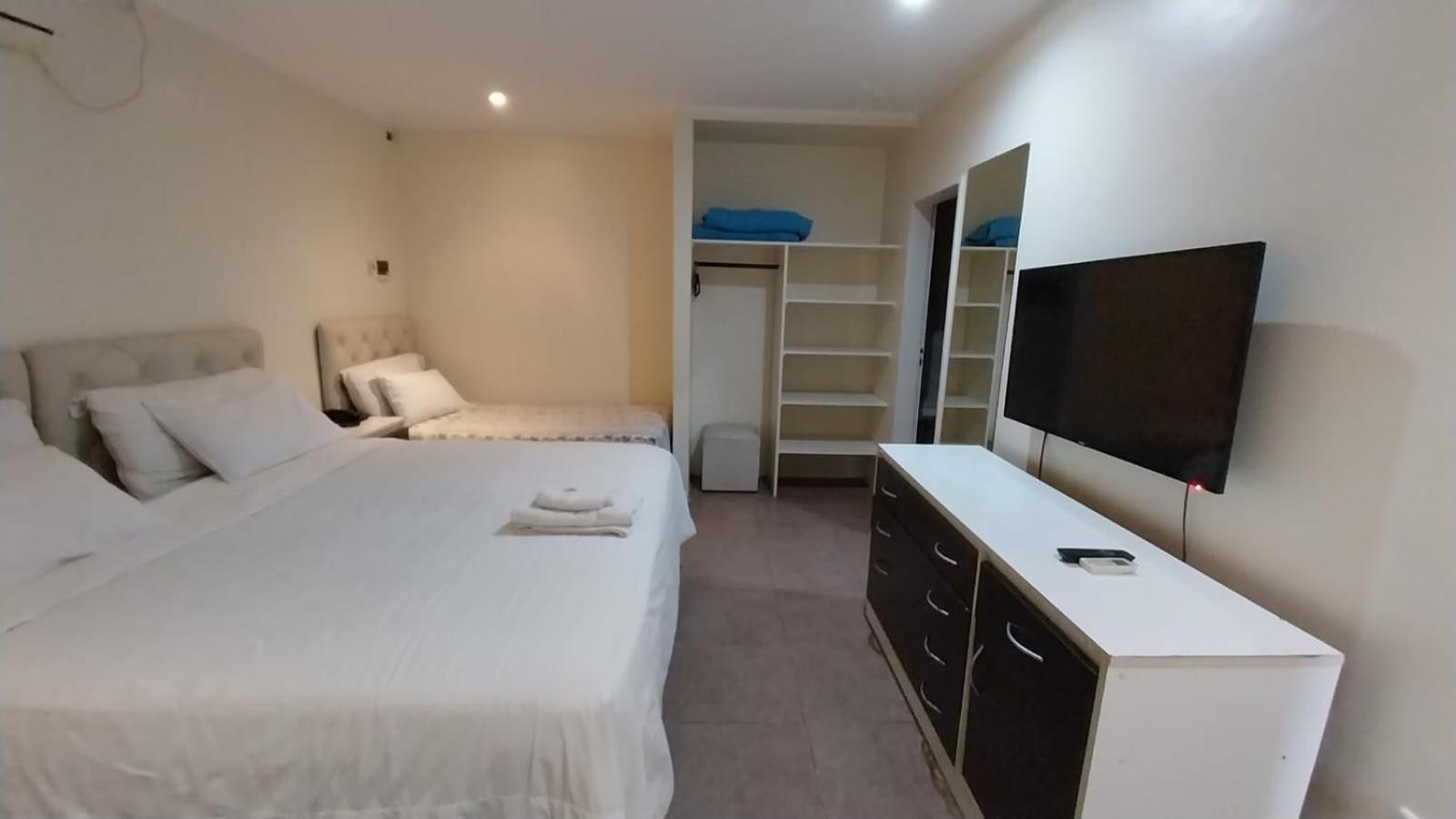 Hotel Aeropuerto Ezeiza Casa De Mr Monte Grande Eksteriør billede